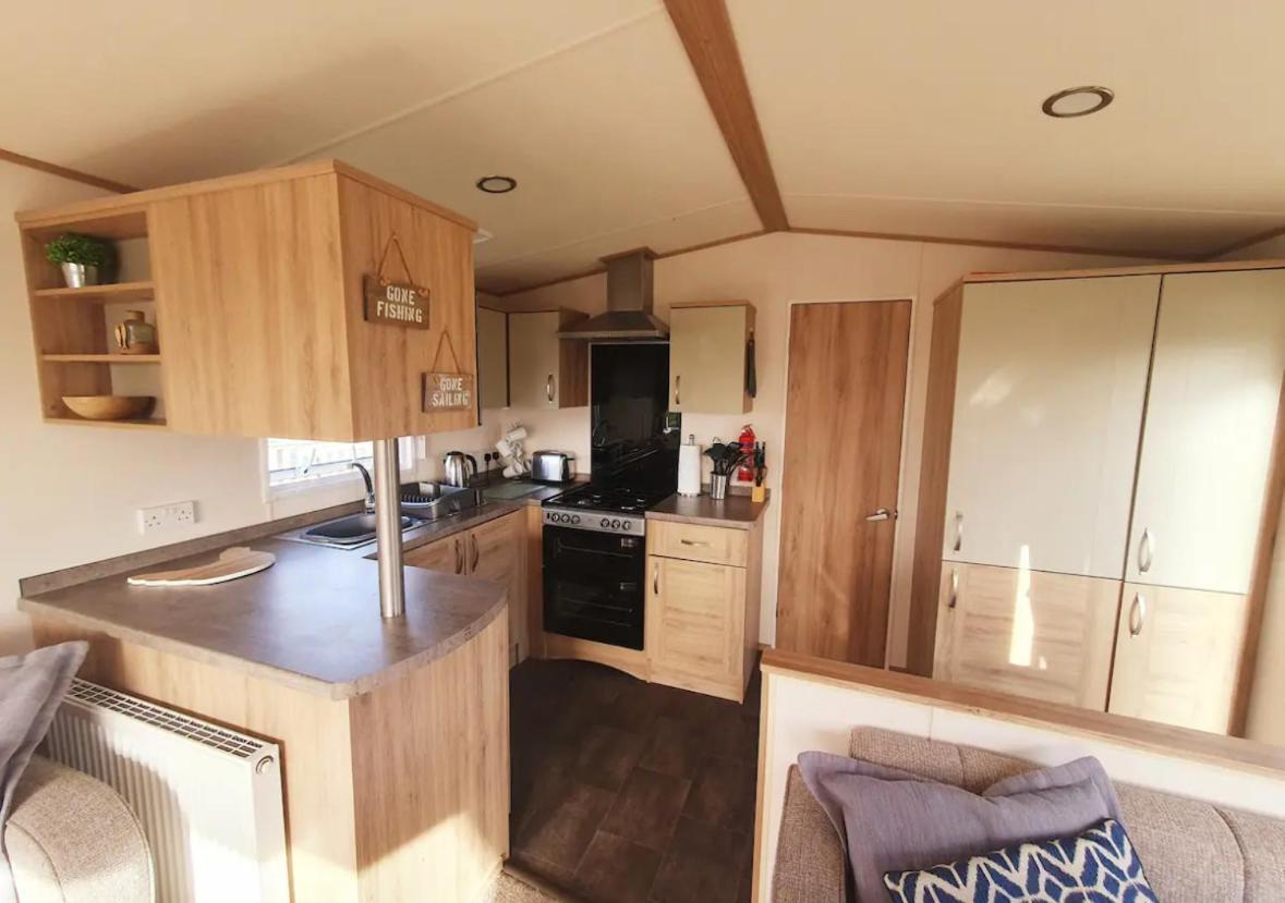 15 Kestrel Close Hot Tub Retreat แททเทอร์ชอล ภายนอก รูปภาพ