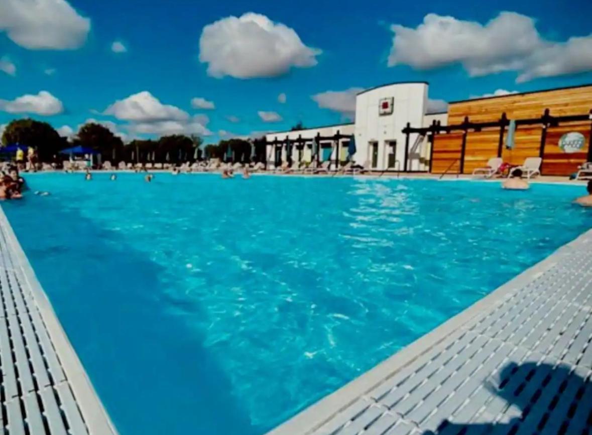15 Kestrel Close Hot Tub Retreat แททเทอร์ชอล ภายนอก รูปภาพ