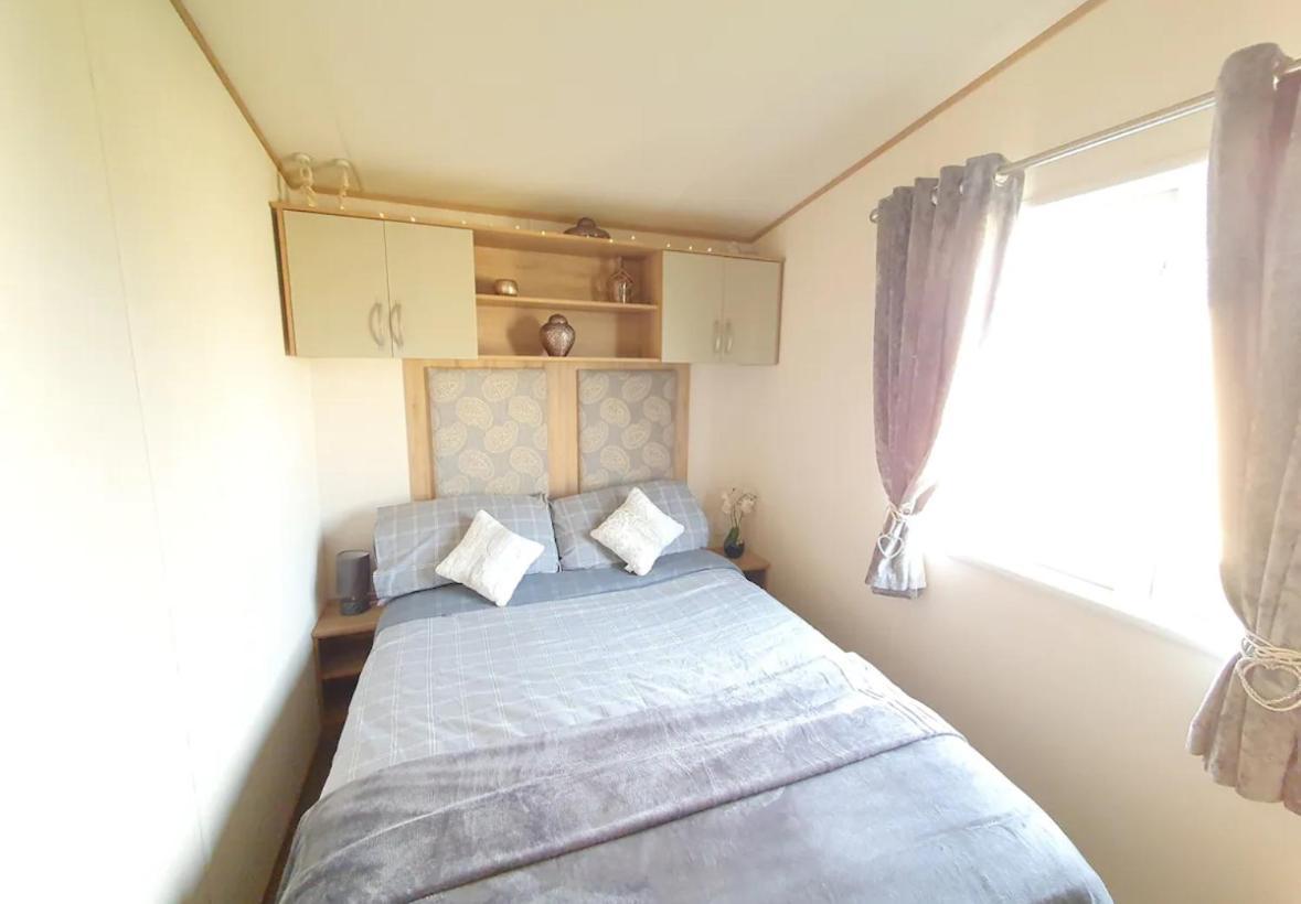 15 Kestrel Close Hot Tub Retreat แททเทอร์ชอล ภายนอก รูปภาพ