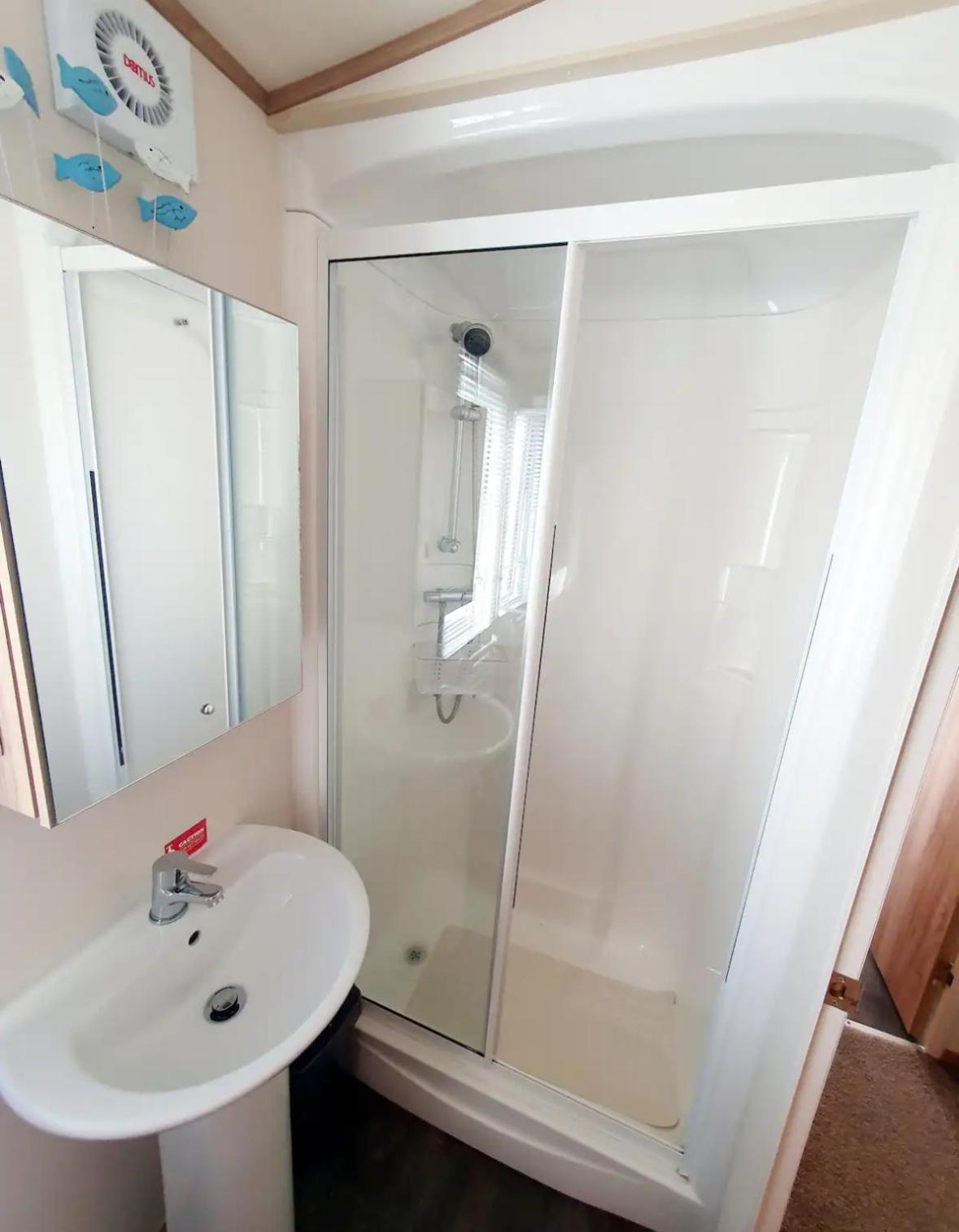 15 Kestrel Close Hot Tub Retreat แททเทอร์ชอล ภายนอก รูปภาพ