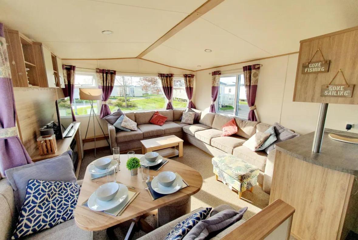 15 Kestrel Close Hot Tub Retreat แททเทอร์ชอล ภายนอก รูปภาพ