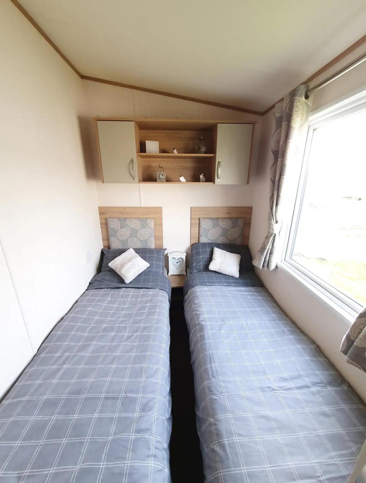 15 Kestrel Close Hot Tub Retreat แททเทอร์ชอล ภายนอก รูปภาพ